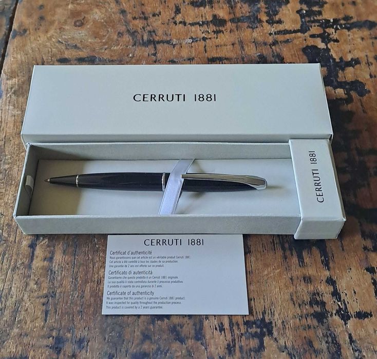химикалка Черути CERRUTI 1881, метална, сребристи части и черен лак