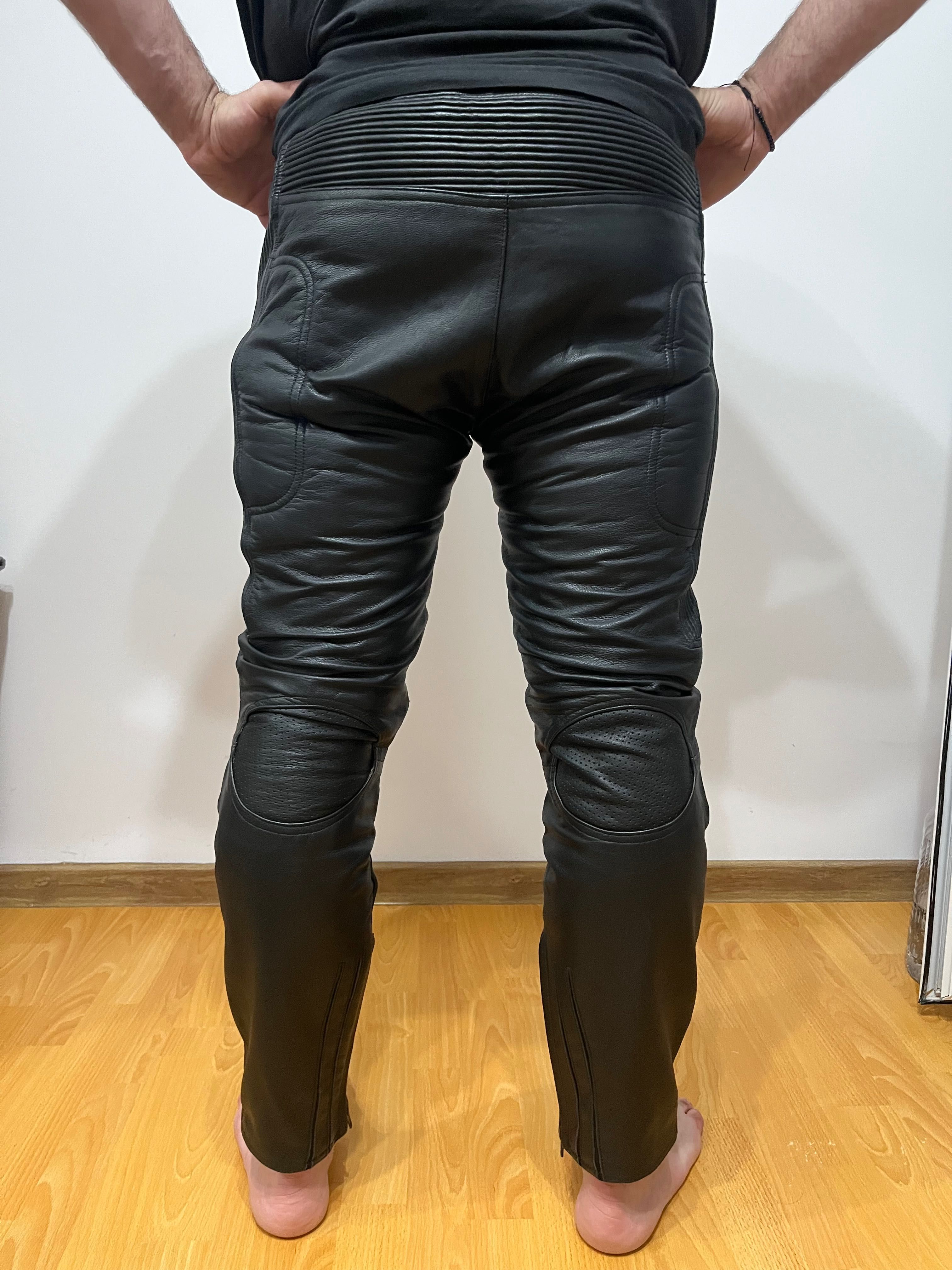 Pantaloni de piele cu protecții