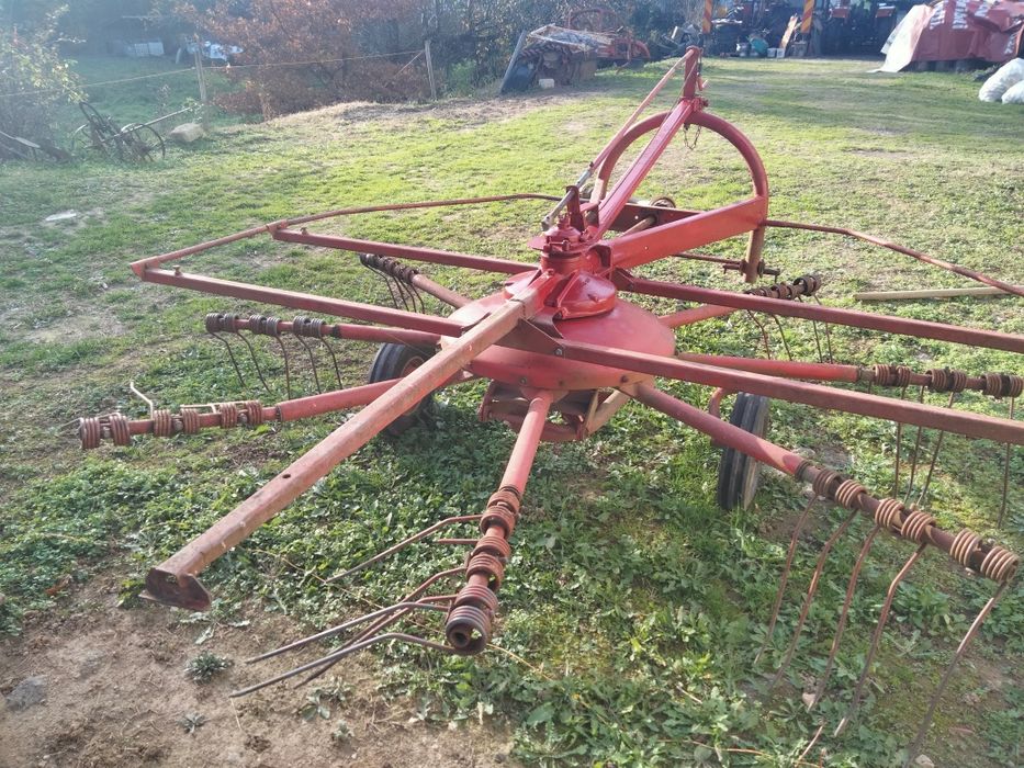 Greblă de adunat fânul