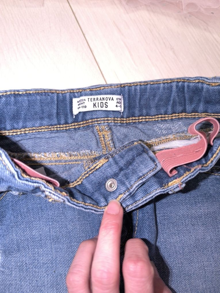 Лот дрешки 104см Nike,Chicco,Barbi, Benetton нови