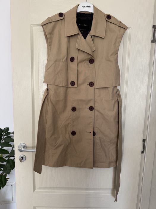 Преходно манто без ръкави , размер XS . Цена 80 лв .