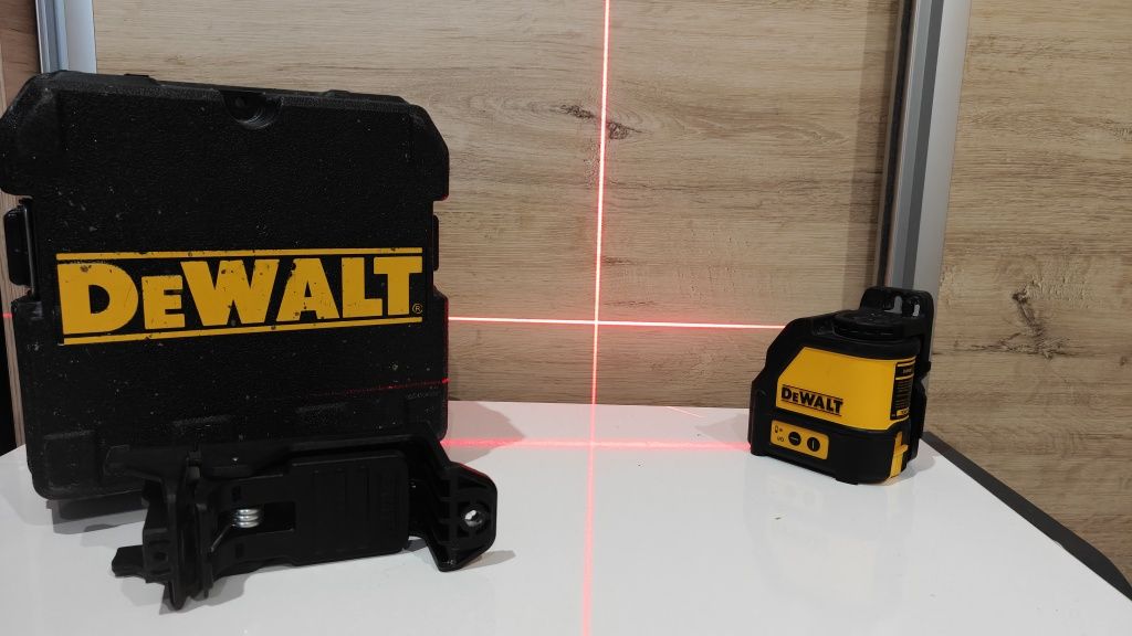 Dewalt DW088K Червен лазерен Нивелир