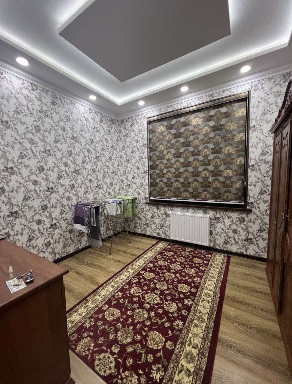 Продаётся двухкомнатная квартира в Алмазарском районе .СРОЧНО!