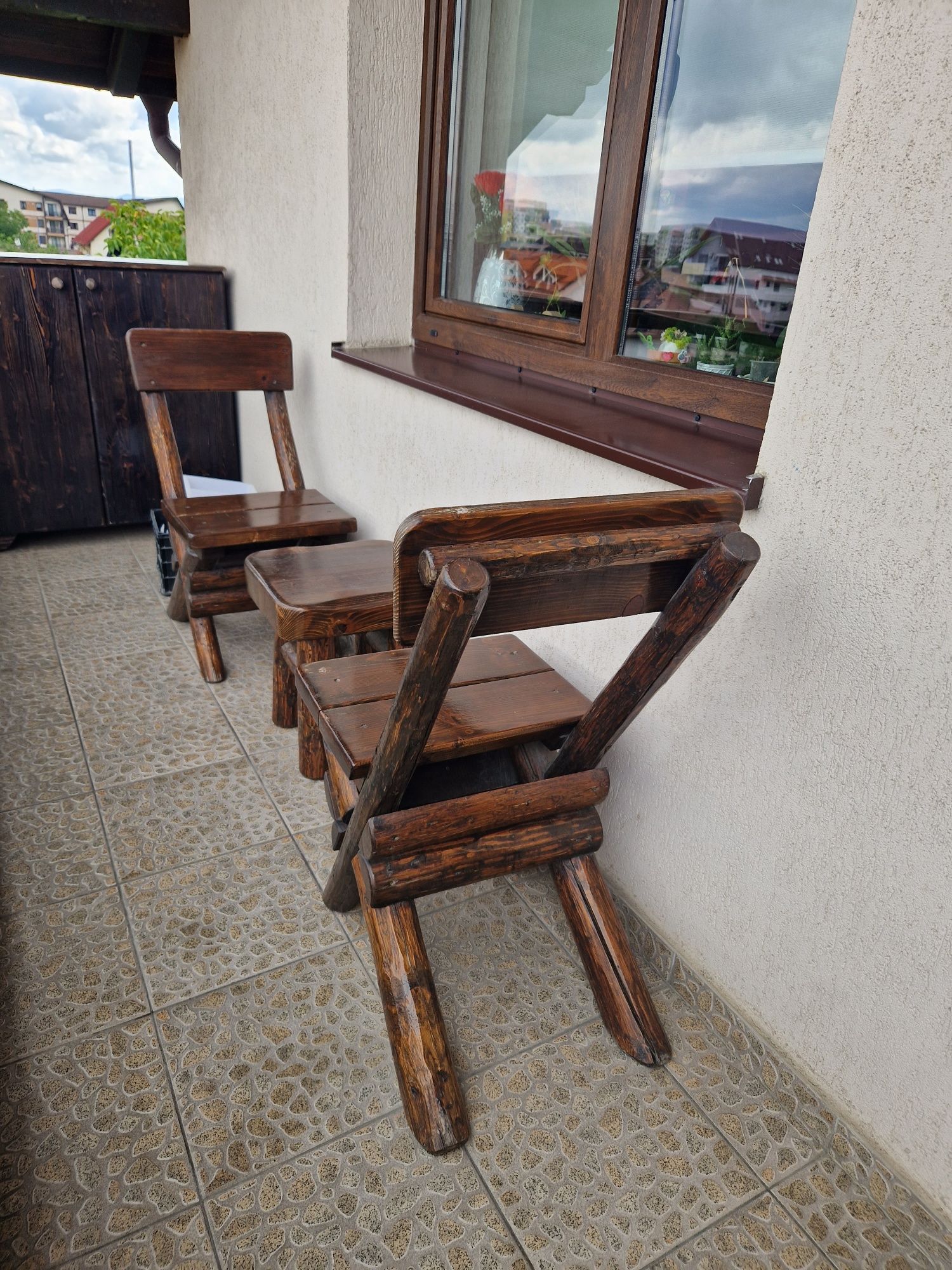 Vand mobilier lemn masiv set 2 scaune si masuta balcon