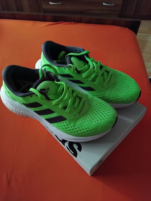 Маратонки adidas, адидас