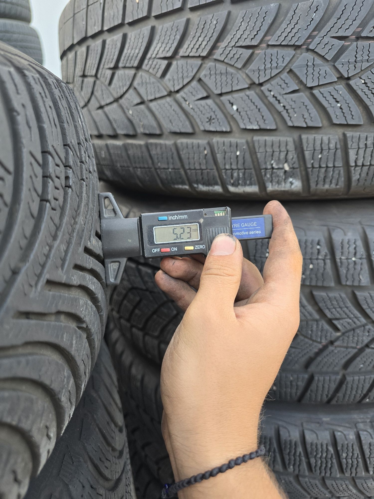 2 Броя 205/60/16 Michelin 5,2mm 23dot