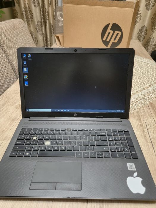 Vând laptop HP de office echipat cu un procesor i5 gen 10 și 8gb ram
