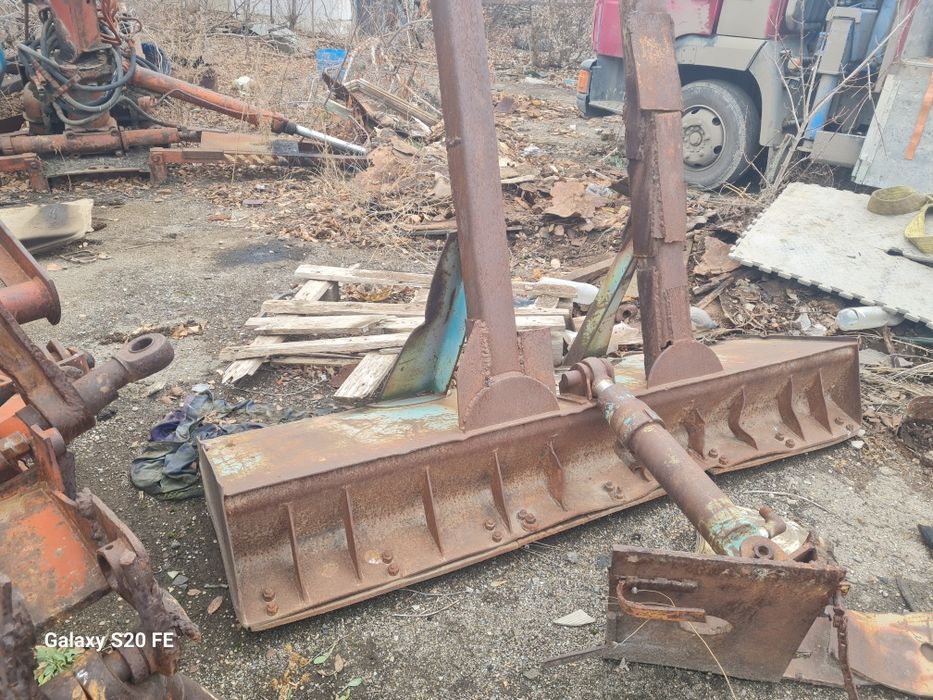 Продам отвал на трактора