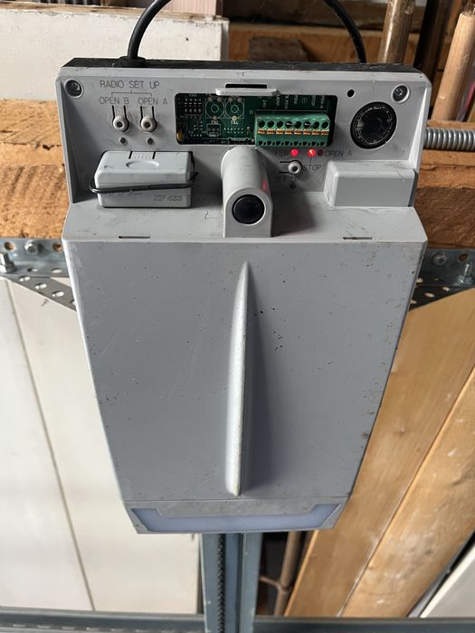 Mecanism motor FAAC pt usa garaj automata cu sina