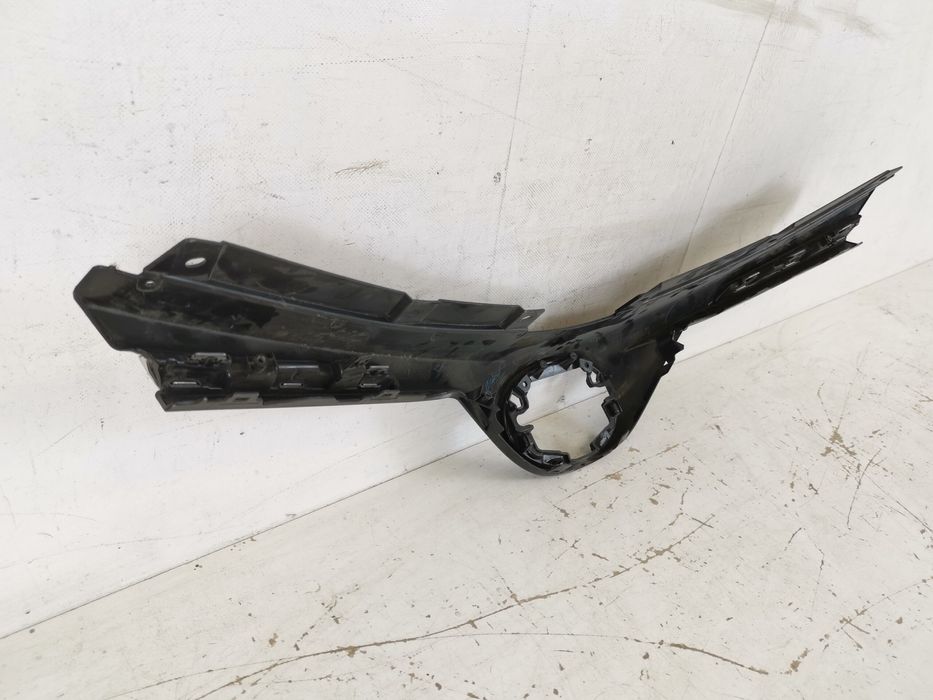 Радиаторна решетка Тойота РАВ4 / Toyota RAV4 Оригинална повредена