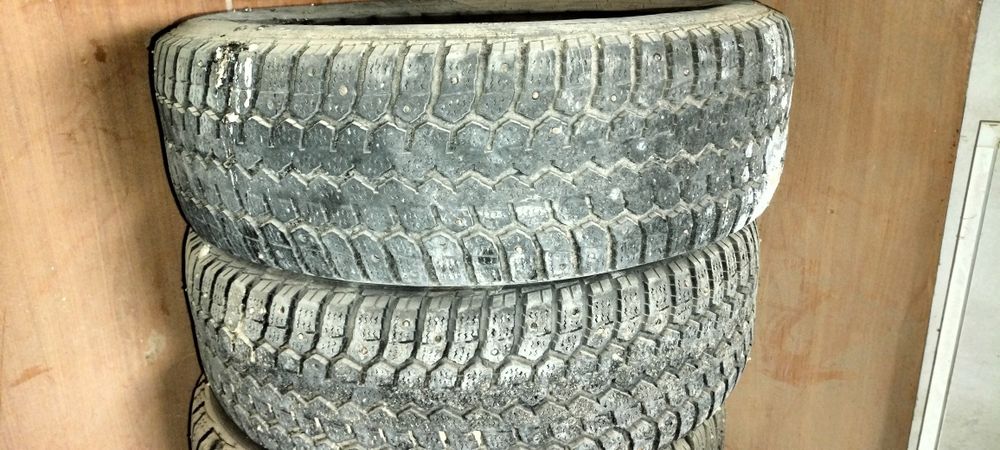 Зимние шины 215,65,16