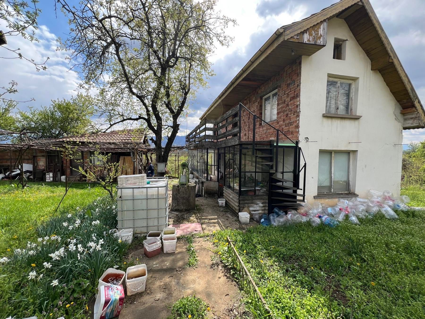 Продавам имот в близост край Враца