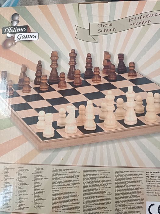 Нова дървена игра на шах