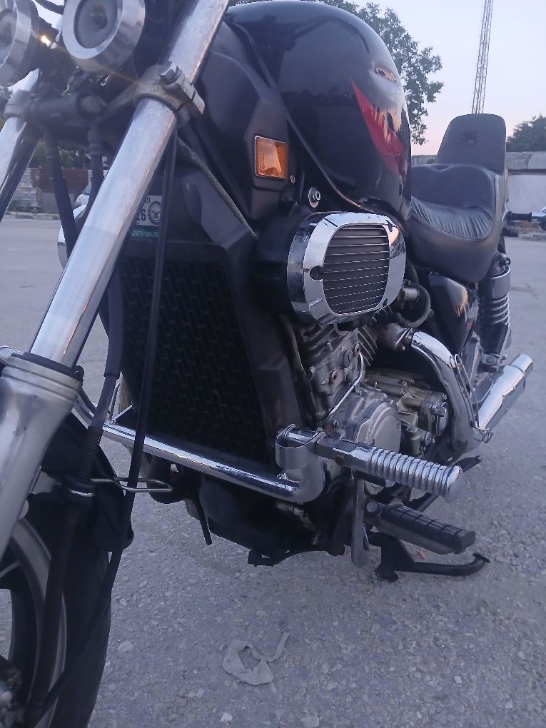 Продавам мотоциклет kawasaki vn 750