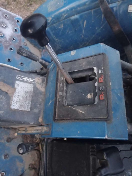 Vând tractor iseki 14 cai cu tot cu semănătoare de cartofi