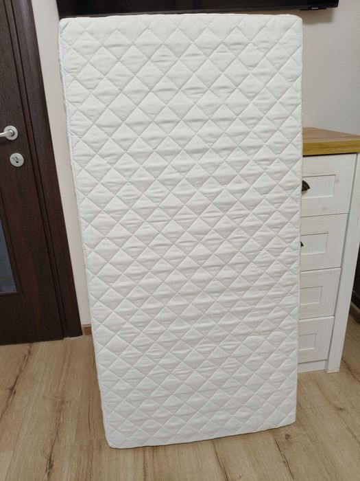 Patut din lemn masiv 120x60 cm Bria alb cu roti