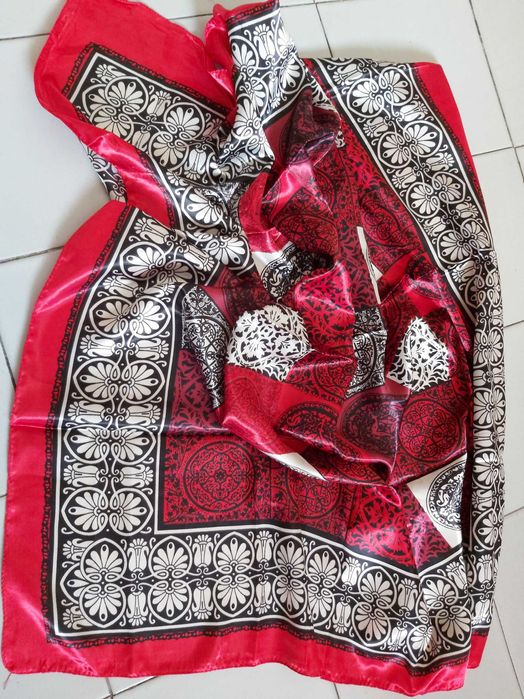 Дамски копринени шалове