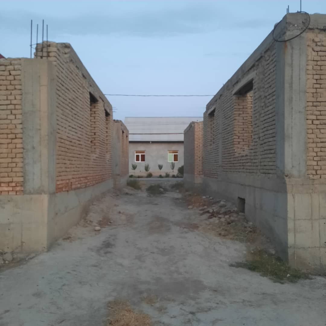 Курилиши тугалланмагам ховли уй