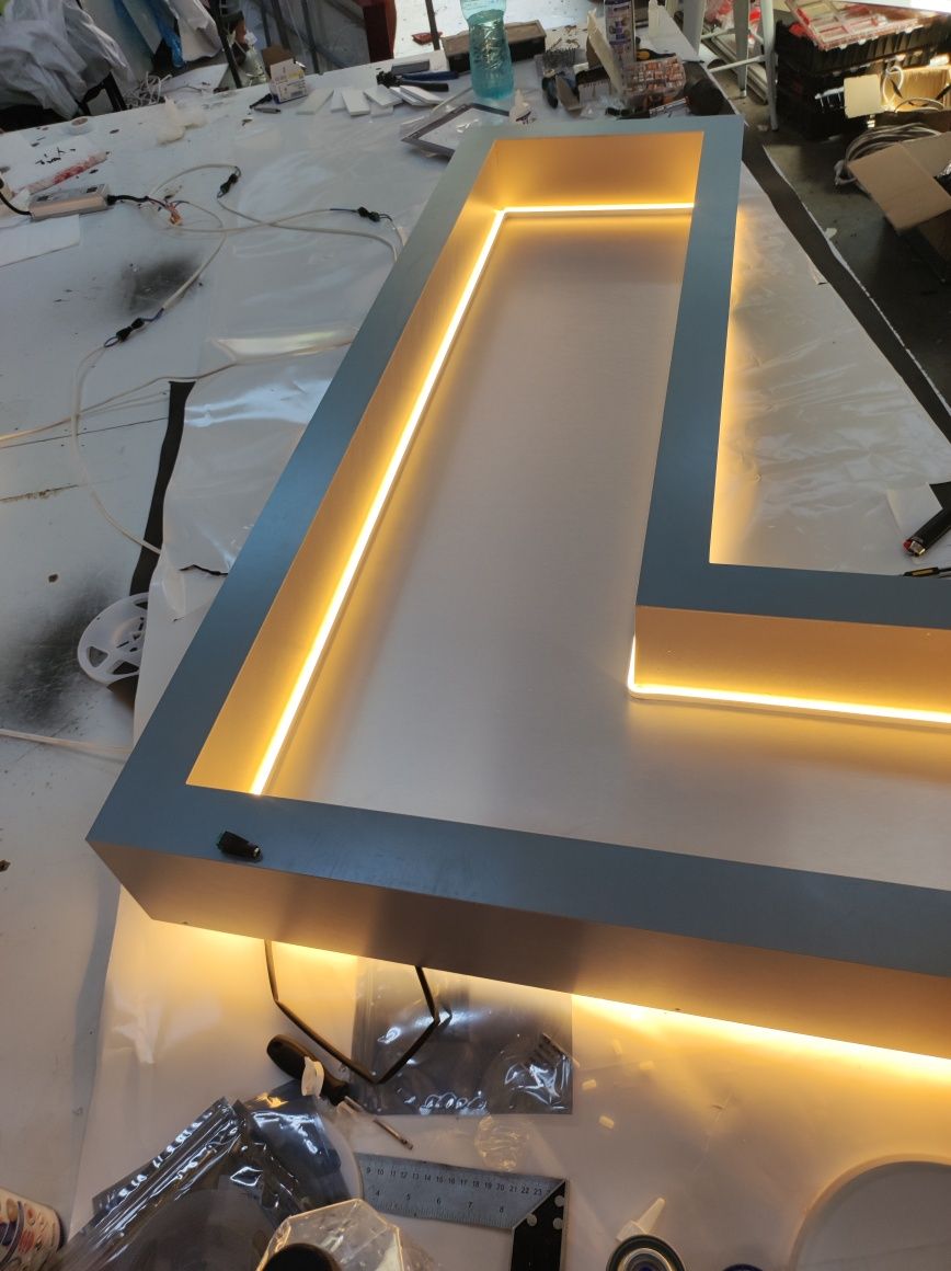 Casete luminoase, Litere volumetrice,Reclame