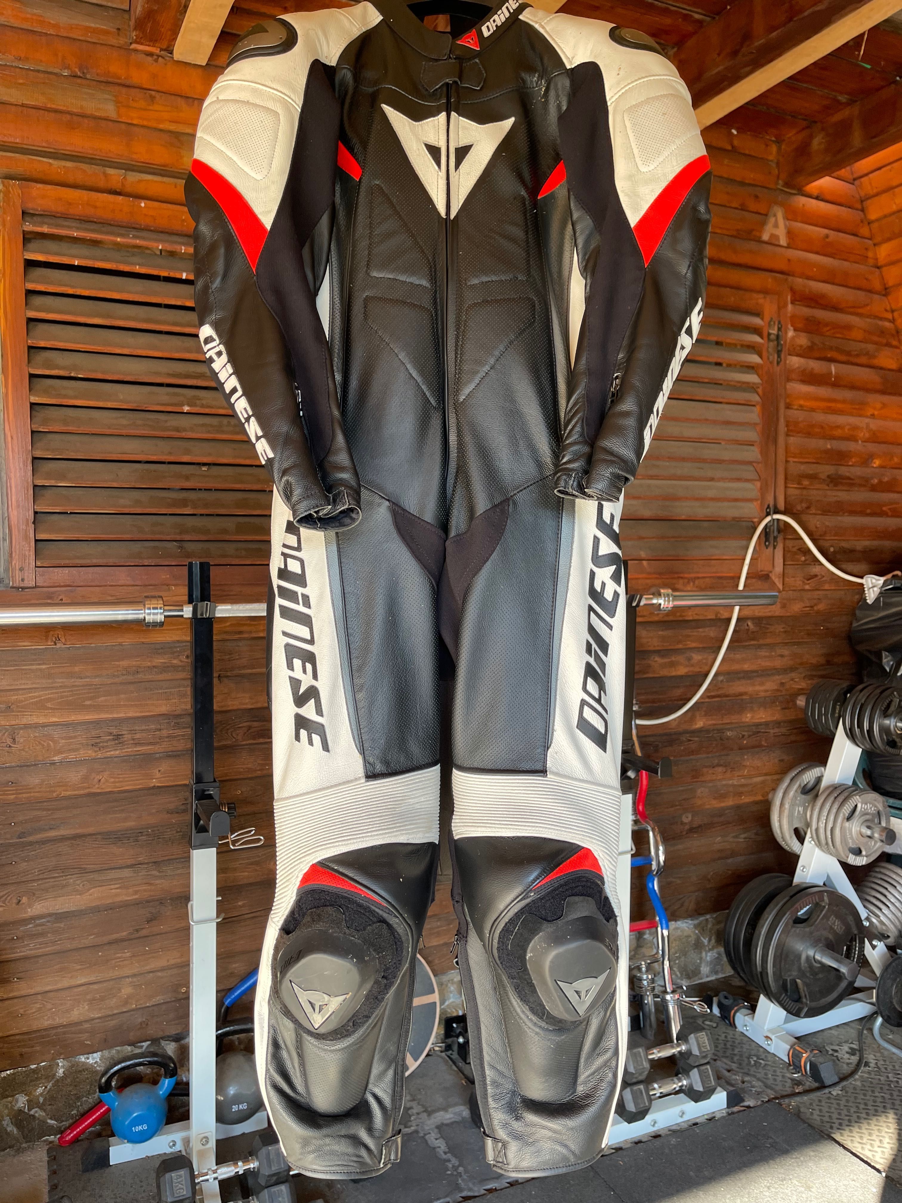 Vând costum moto Dainese