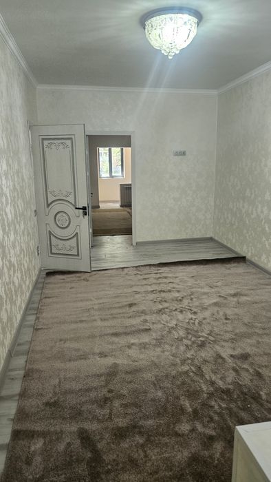 Продаётся 1х ком кв 35м2 1/1/4 переделен 2х новый ремонт массив Яланга