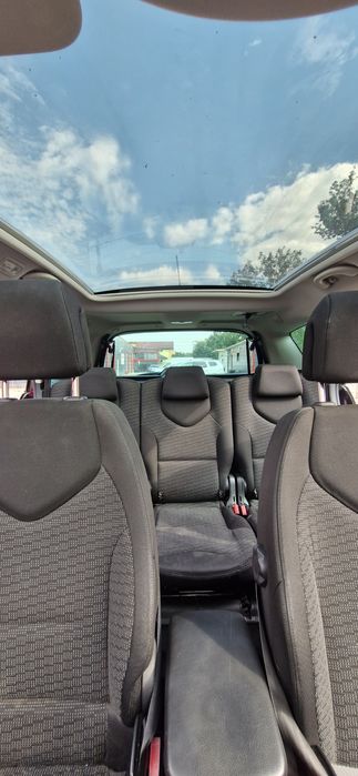 Peugeot 308 cu 7 locuri