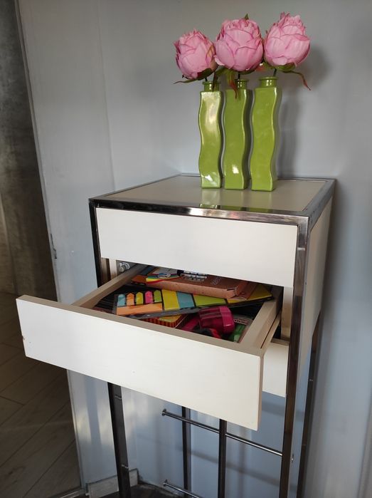 Piesa de mobilier mica / noptiera inalta