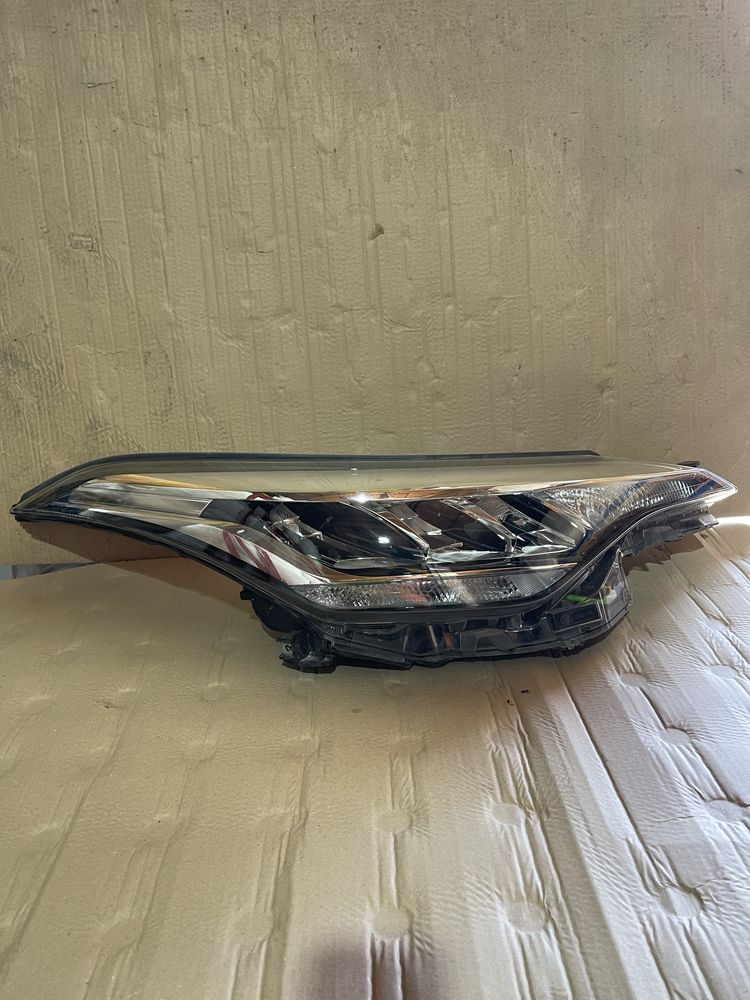 Far dreapta Toyota C-HR 1 Facelift 81110F418000 an 2019-2022 FULL LED