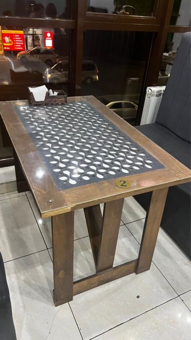 Диваны и столы в хорошем состоянии