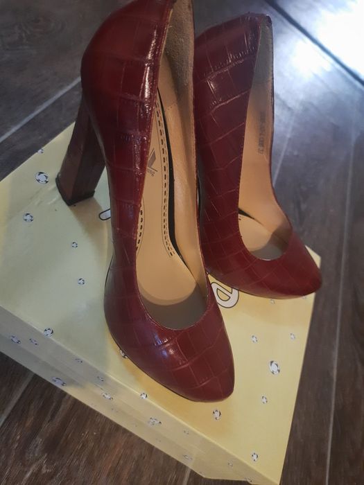 кожаные туфли , в отличном состоянии