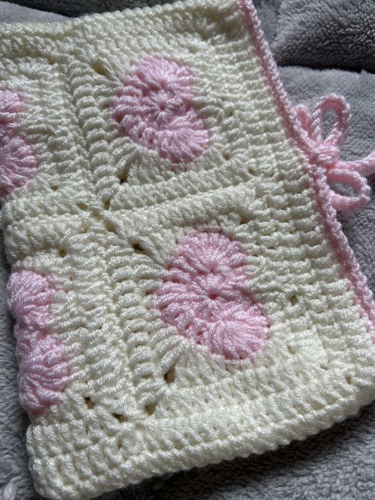 Husă de carte croșetată manual – model „Cutie”