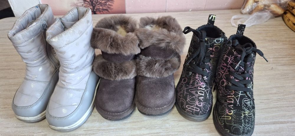 Продам обувь детскую, три пары за 10.000