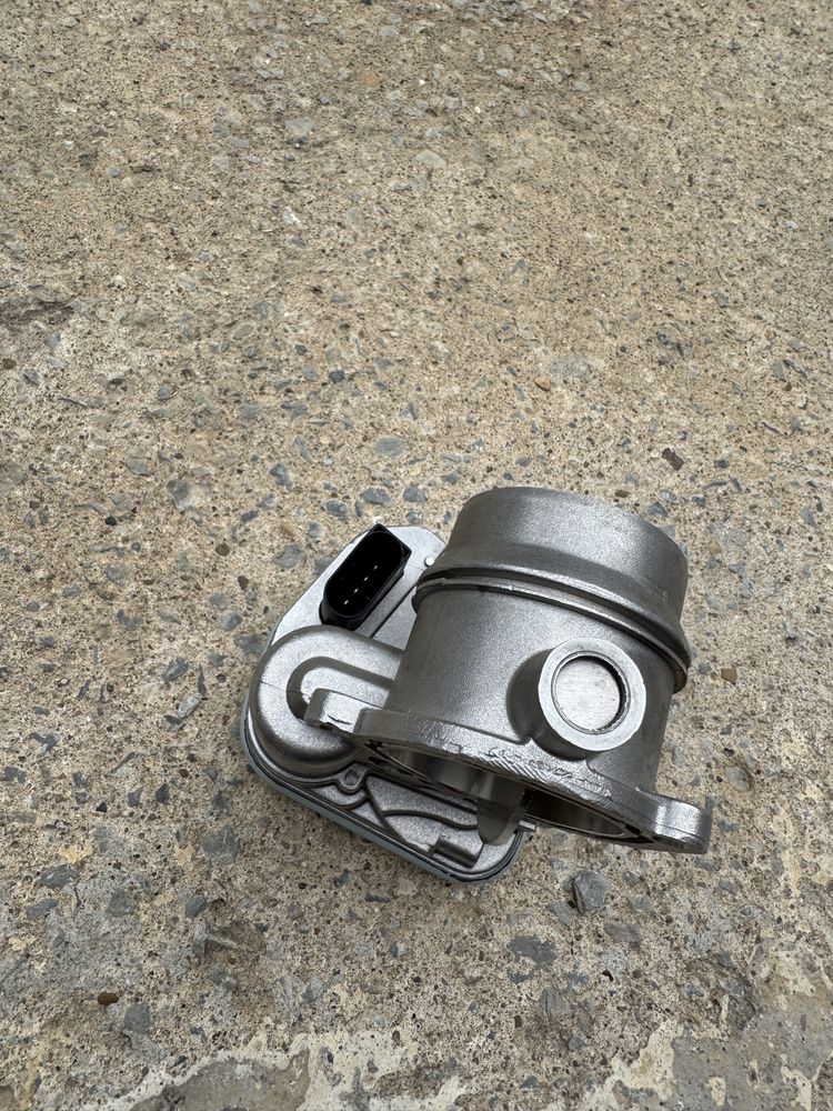Нова дроселова клапа Bmw e63 e64 e65 e66 635d 730d 745d