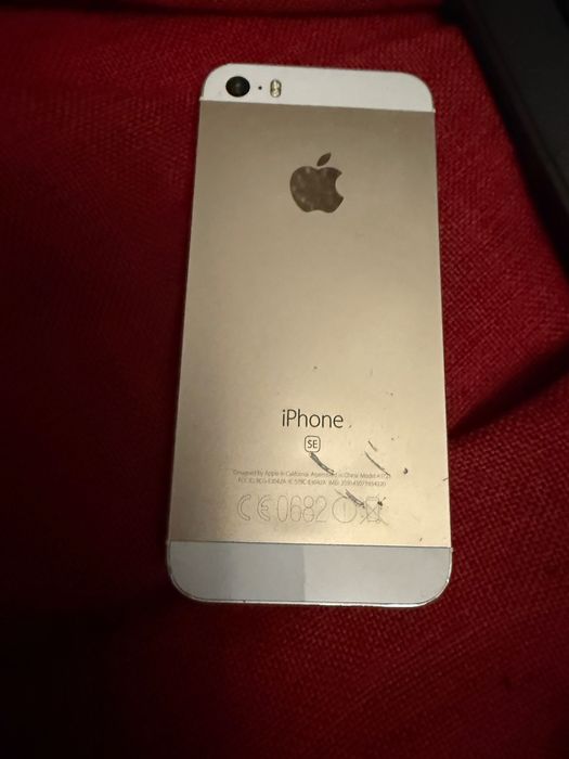 Айфон SE за части може и да се направи защото се включва