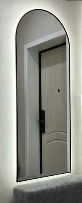 Продам качественное зеркало с черной рамой