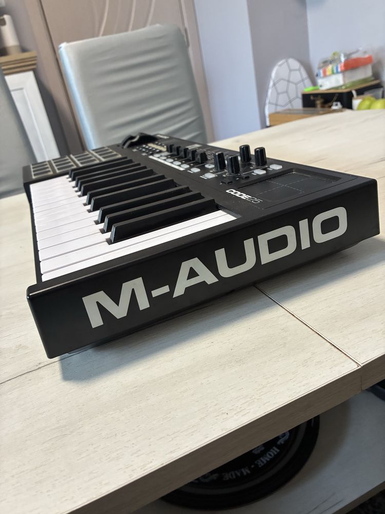 MiDi клавиатура M-Audio