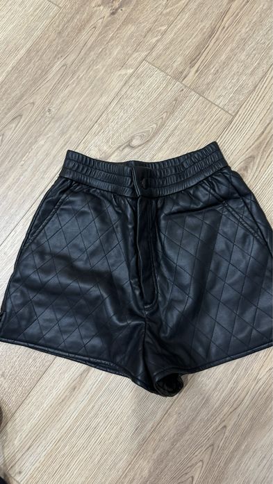 Кожаные шорты Зара