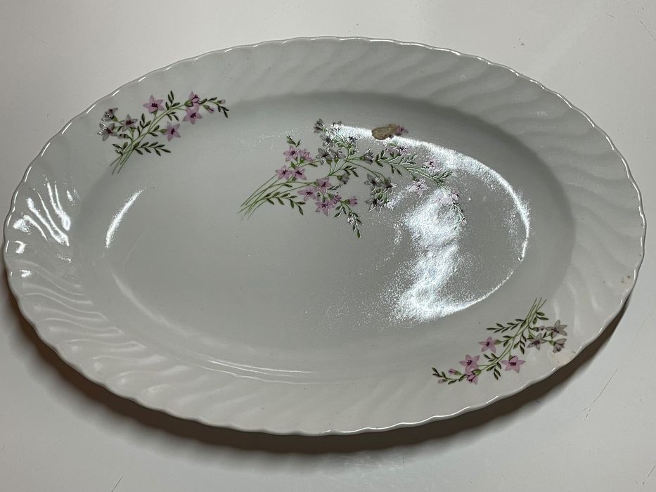 Голямо елипсовидно, порцеланово плато с маркировка