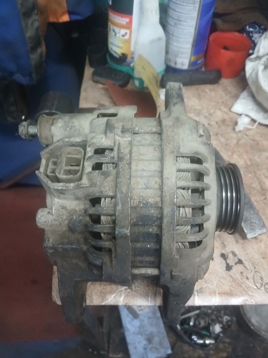 Продам генератор мазда 626