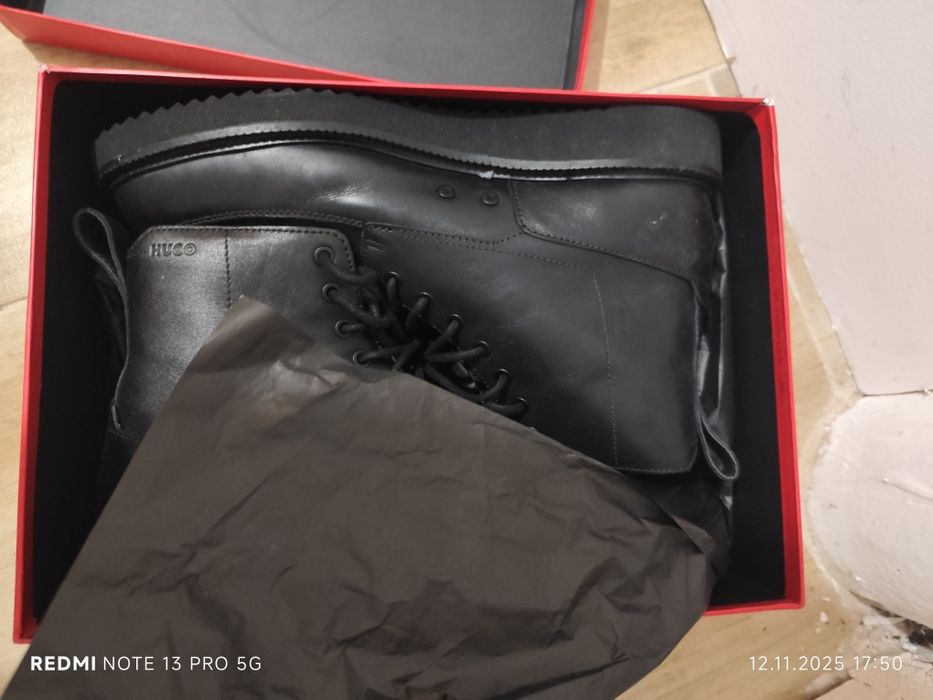 HUGO - оригинални мъжки боти