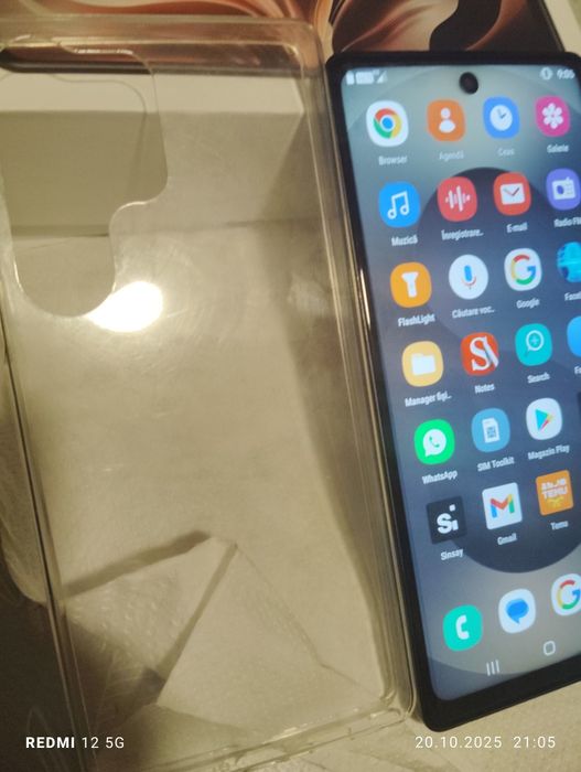 Smartphone nou în. Cutie