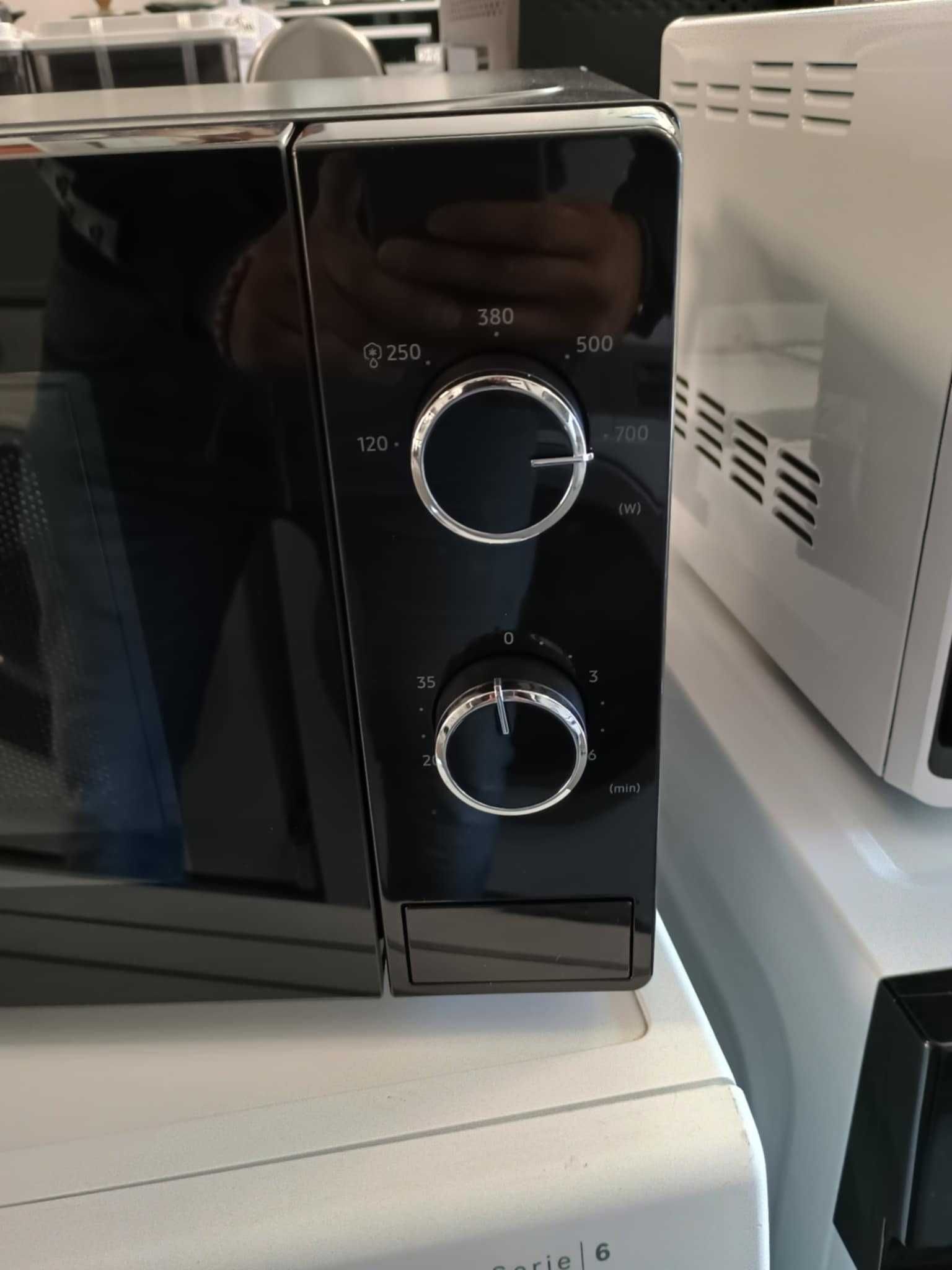 Чисто нова Микровълнова печка Samsung 20 л 700 W