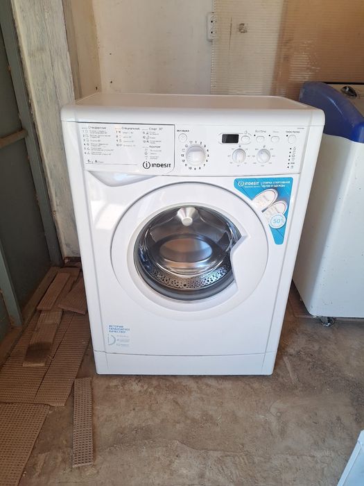 Продам стиральную машину Indesit