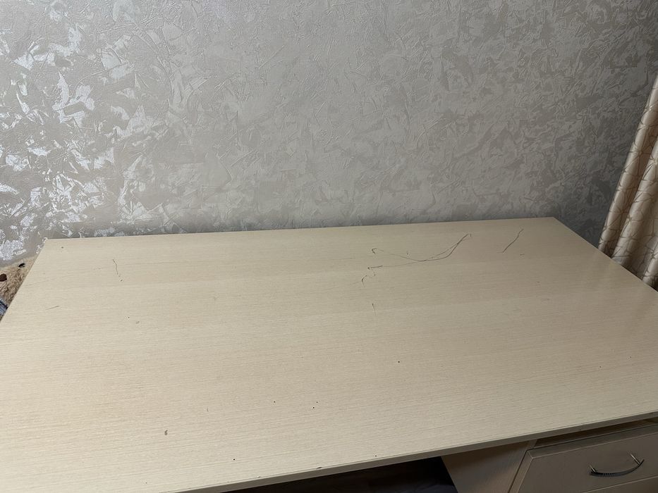 Рабочий стол, компьютерный стол