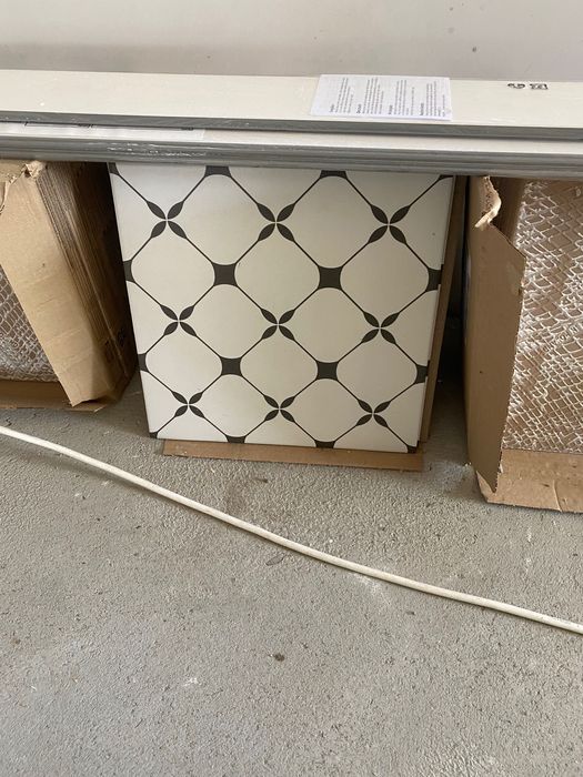 Gresie portelenata alb cu negru