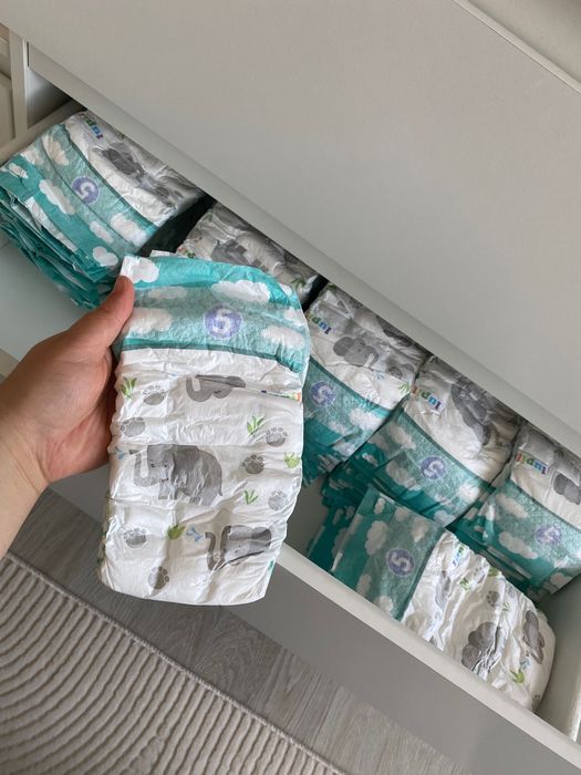 Проходилка кика бу + безплатни памперси 61 бр са 5 номер от дм