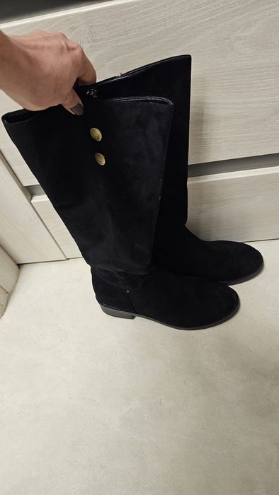 Vând cizme noi negre măsura 40