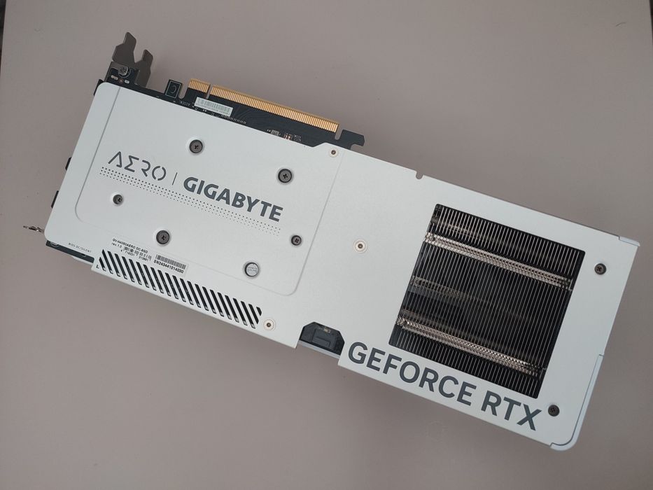 Gigabyte RTX 4060 AERO OC 8GB  White