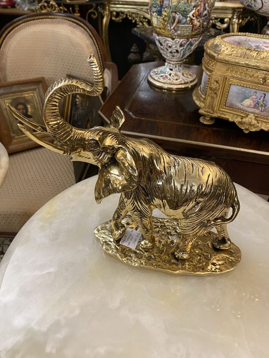 Elefant din bronz