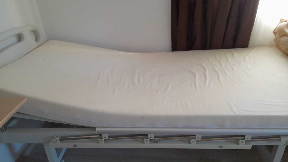 Pat medical pentru invalizi.